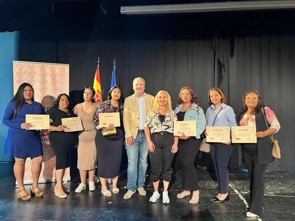 Entrega de Diplomas al Curso de Manicura&nbsp;2022/2023